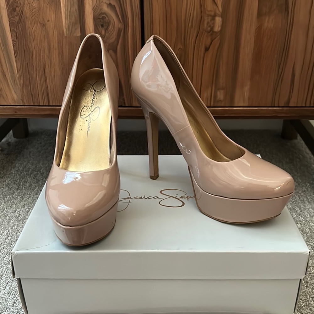 Jessica Simpson nude patent 👠